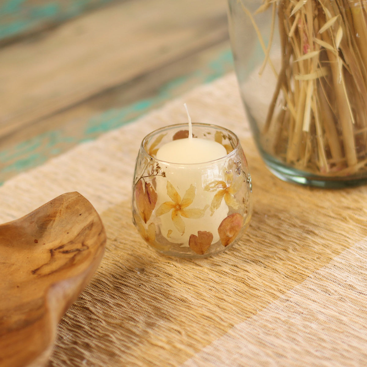 Natural Floral Recycled Glass Candle Holder, Rosa (8x8cm), showing the distinctive design – floral glass candle holder product image 8